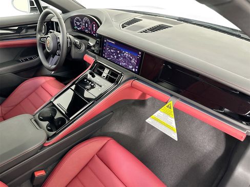 Certified 2026 Porsche Panamera image 28