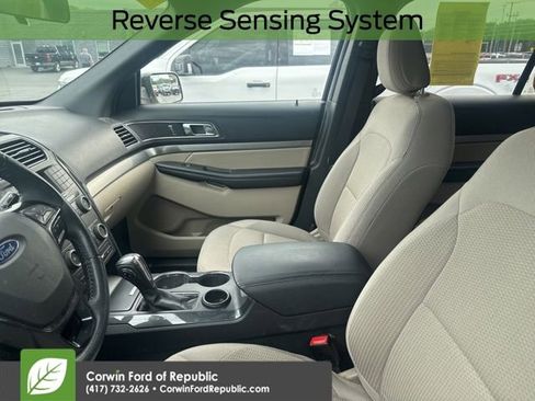 Used 2018 Ford Explorer XLT FWD image 12