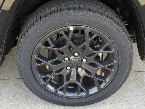 New 2025 Jeep Grand Cherokee L Summit image 10