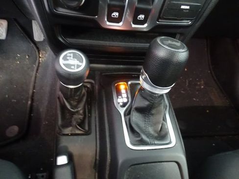 Certified 2022 Jeep Wrangler Sport AWD/4WD image 9