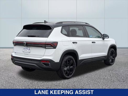 New 2026 Volkswagen Taos SE FWD image 5