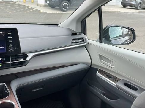 Certified 2024 Toyota Sienna LE image 21