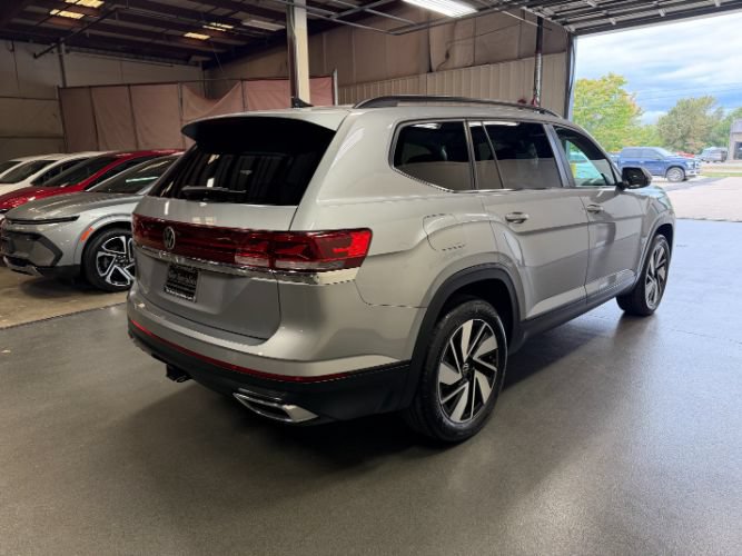 Used 2025 Volkswagen Atlas SE FWD image 4