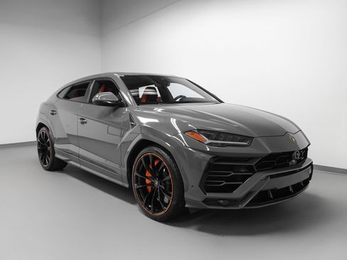 Used 2022 Lamborghini Urus AWD/4WD image 17