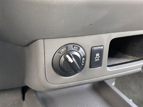 Used 2016 Nissan Frontier SV image 14