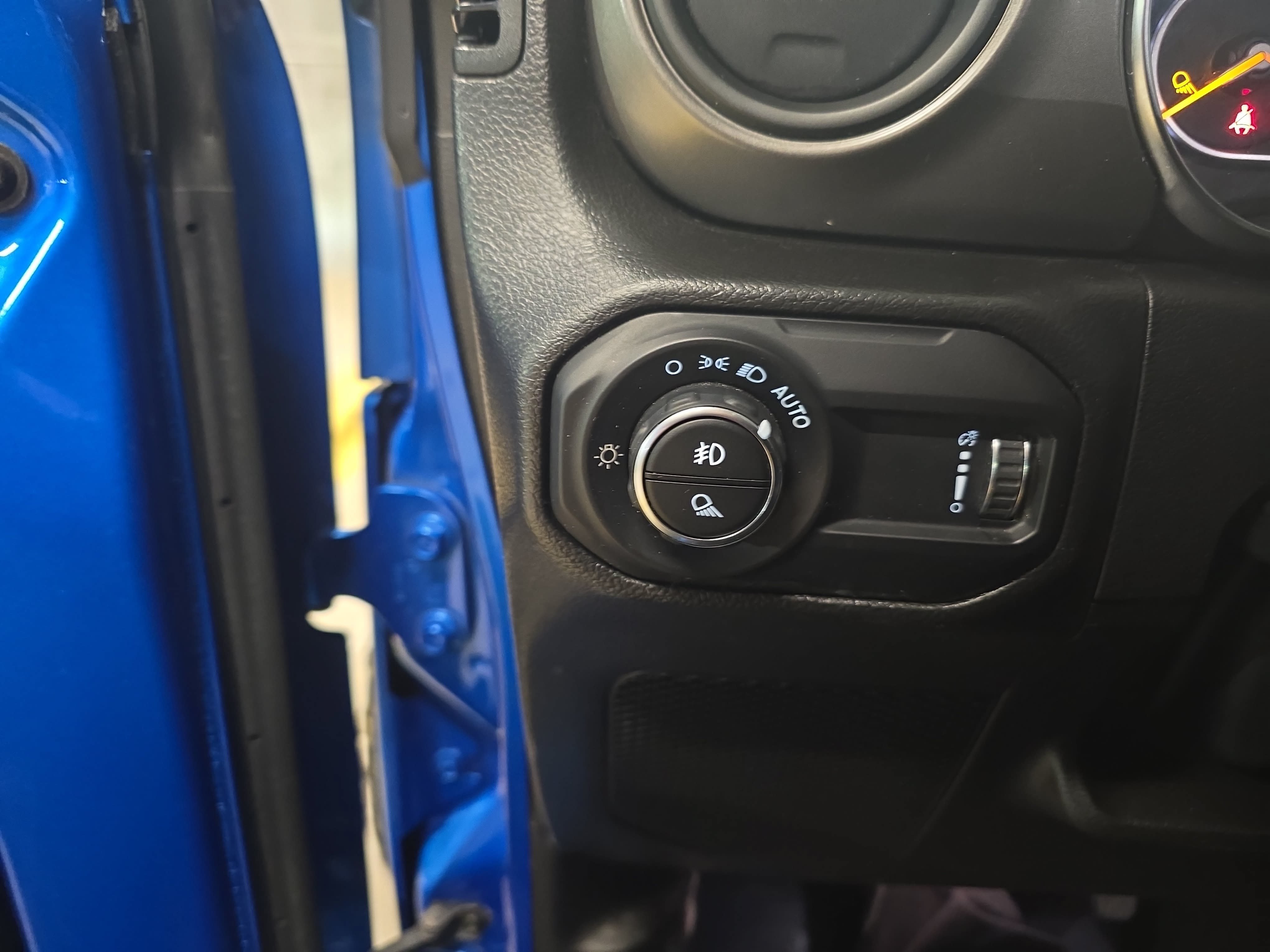 Used 2023 Jeep Gladiator Sport AWD/4WD image 26