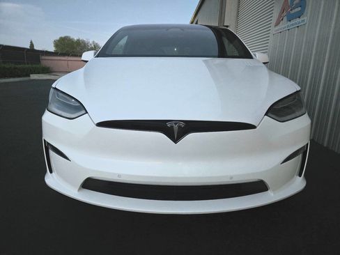 Used 2022 Tesla Model X Plaid image 12