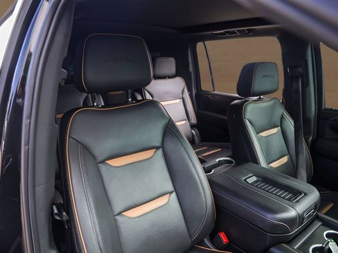 Used 2023 GMC Yukon XL AT4 w/ AT4 Premium Package AWD/4WD image 31
