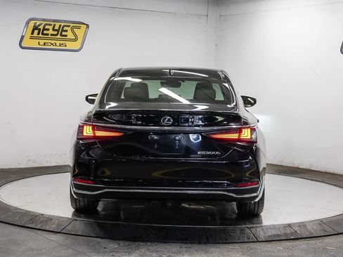 Used 2024 Lexus ES 300h w/ Premium Package FWD image 3