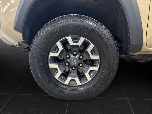 Used 2020 Toyota Tacoma TRD Off-Road w/ Technology Package image 9