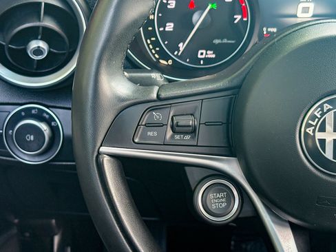 Used 2019 Alfa Romeo Giulia AWD image 31