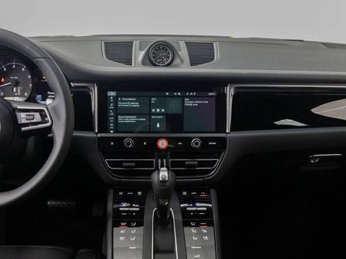 Certified 2026 Porsche Macan AWD/4WD image 13