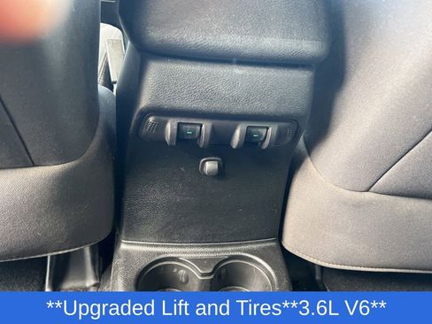 Used 2013 Jeep Wrangler Unlimited Sahara w/ Dual Top Group AWD/4WD image 38