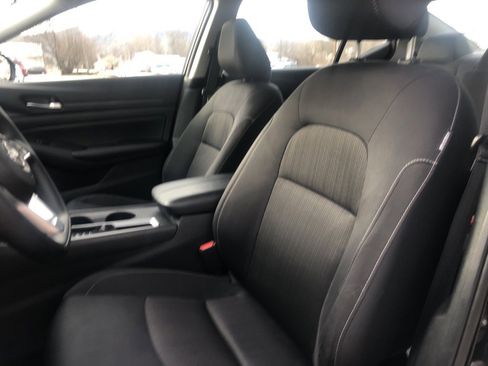 Used 2025 Nissan Altima 2.5 SV image 9