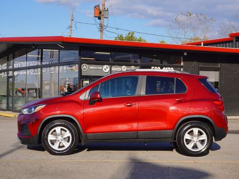 Used 2021 Chevrolet Trax LT w/ Driver Confidence Package image 4