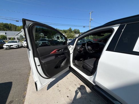 Used 2024 Chevrolet Equinox EV RS FWD image 13