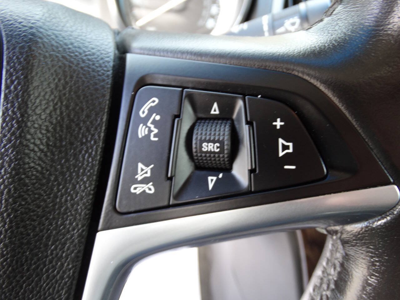 Used 2012 Buick Verano Leather FWD image 19