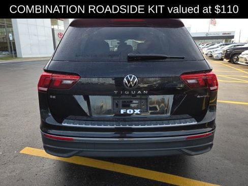 Used 2024 Volkswagen Tiguan SE w/ Panoramic Sunroof Package image 7