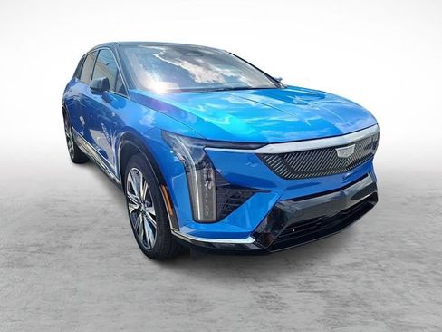 Used 2025 Cadillac Optiq Luxury 2 AWD/4WD image 3