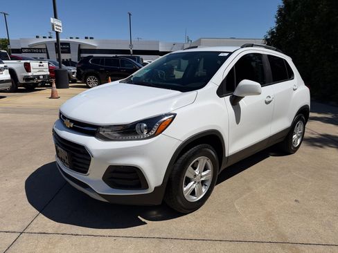 Used 2021 Chevrolet Trax LT w/ LT Convenience Package AWD/4WD image 7