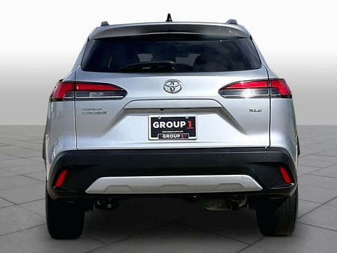 Used 2025 Toyota Corolla Cross XLE FWD image 5