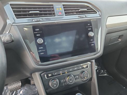 Used 2018 Volkswagen Tiguan SE w/ Panoramic Sunroof Package image 13