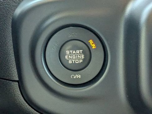 Used 2020 Jeep Wrangler Unlimited Sahara image 32