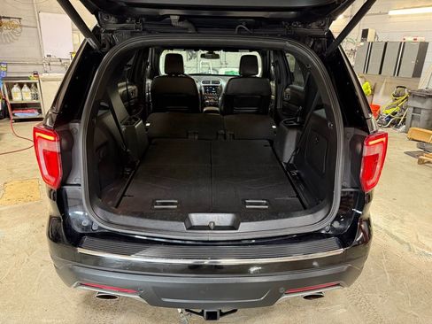 Used 2018 Ford Explorer XLT w/ Equipment Group 202A AWD/4WD image 32