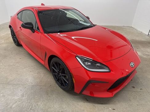 Used 2023 Toyota GR86 Premium image 3