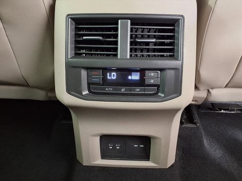 Used 2023 Volkswagen Atlas SE image 12