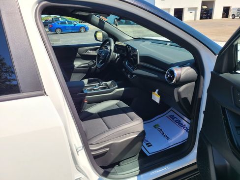 New 2027 Chevrolet Equinox LT w/ Convenience Package II AWD/4WD image 11