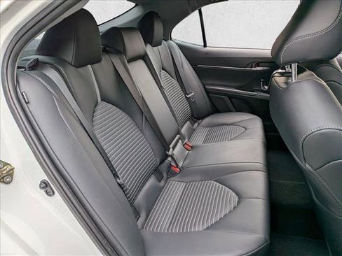 Used 2020 Toyota Camry SE image 18