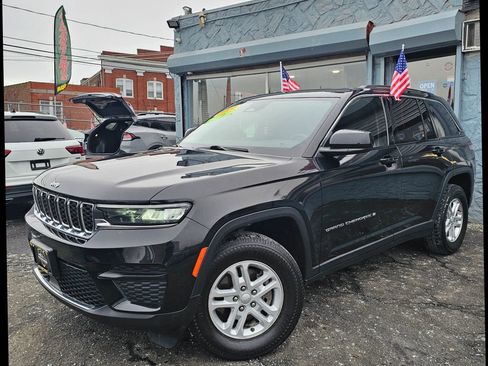Used 2022 Jeep Grand Cherokee Laredo w/ Luxury Tech Group I image 4
