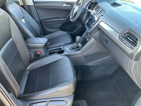 Used 2021 Volkswagen Tiguan SE FWD image 9