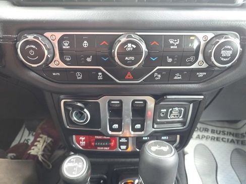 Certified 2025 Jeep Wrangler Rubicon AWD/4WD image 24