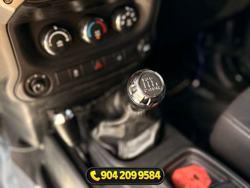 Used 2017 Jeep Wrangler Unlimited Rubicon w/ Connectivity Group AWD/4WD image 17