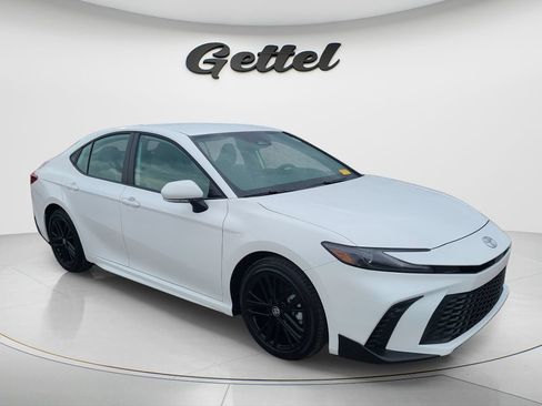 Used 2026 Toyota Camry SE w/ Convenience Package FWD image 3