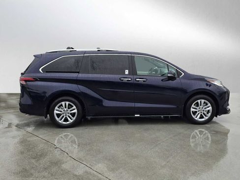 Certified 2025 Toyota Sienna Limited image 6