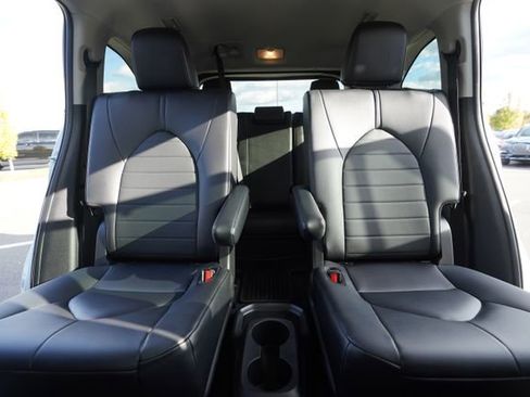 Used 2024 Toyota Highlander LE image 37