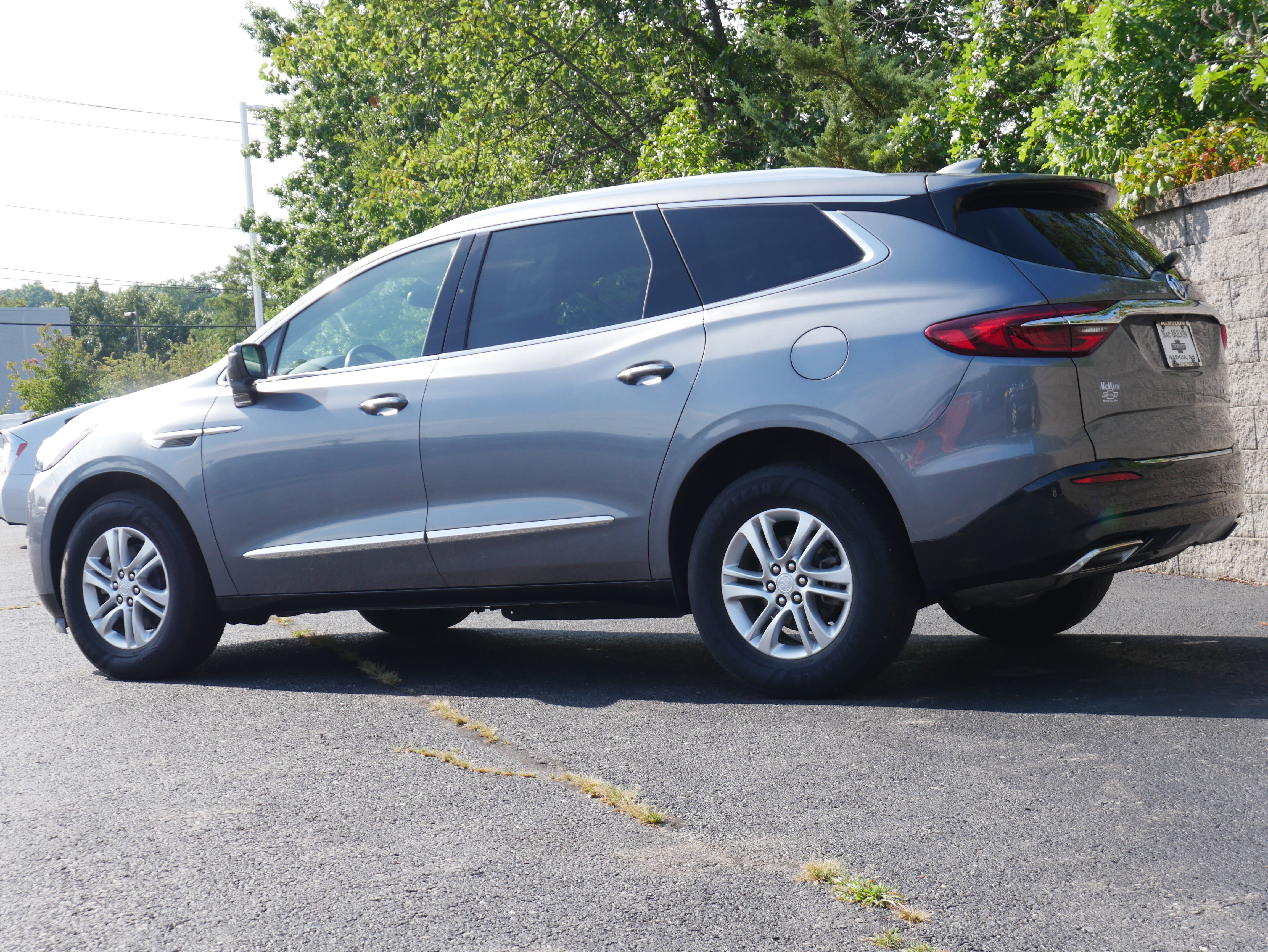 Used 2019 Buick Enclave Essence AWD/4WD image 4