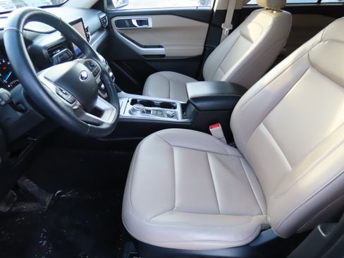 Used 2023 Ford Explorer XLT w/ Equipment Group 202A image 36