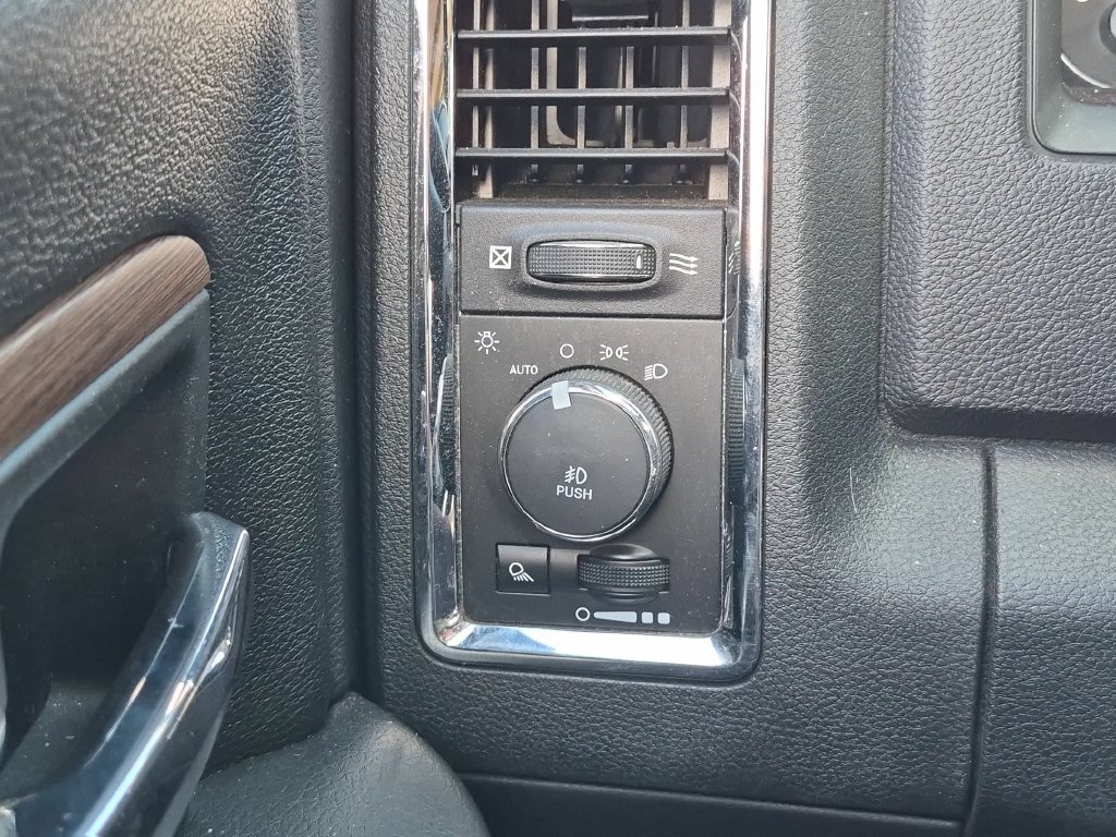 Used 2017 RAM 3500 Laramie AWD/4WD image 18