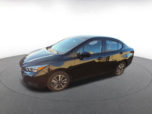 Used 2025 Nissan Versa SV image 4