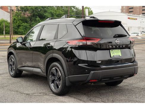 Used 2025 Nissan Rogue SV w/ SV Premium Package FWD image 6