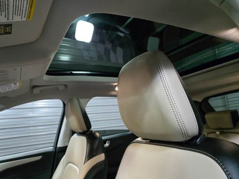 Used 2022 Ford Escape SEL w/ Technology Package image 17