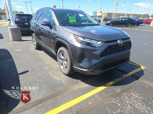 Used 2025 Toyota RAV4 XLE AWD/4WD image 1