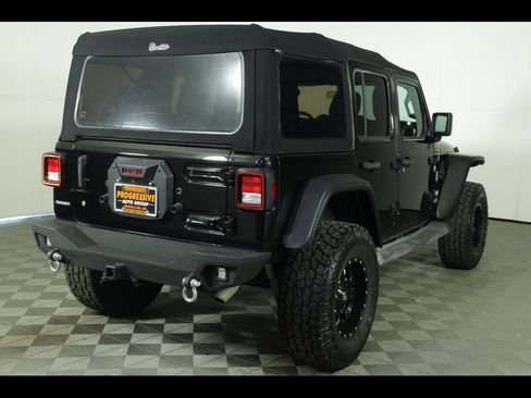 Used 2018 Jeep Wrangler Unlimited Sport S AWD/4WD image 16