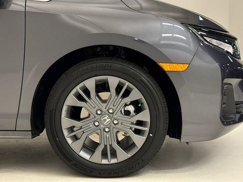 New 2026 Honda Odyssey Touring image 7