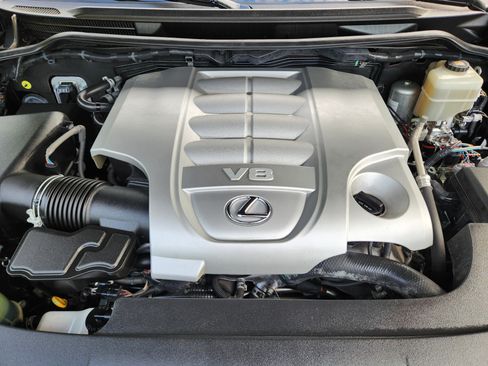 Used 2020 Lexus LX 570 4WD w/ Luxury Package image 37