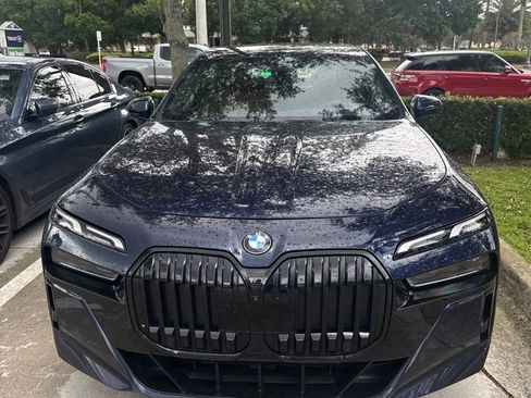 Certified 2023 BMW 760i xDrive AWD/4WD image 2